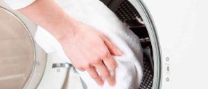 ¿Por qué lavar la ropa con agua caliente?