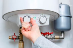 ¿Cómo regular la temperatura en un boiler de paso?