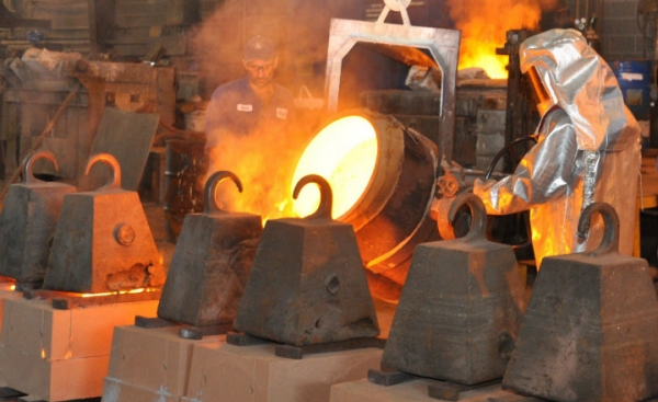 Boiler Industrial en la Metalurgia y Fundición: Calentamiento de Moldes y Procesos de Soldadura Asistidos por Vapor
